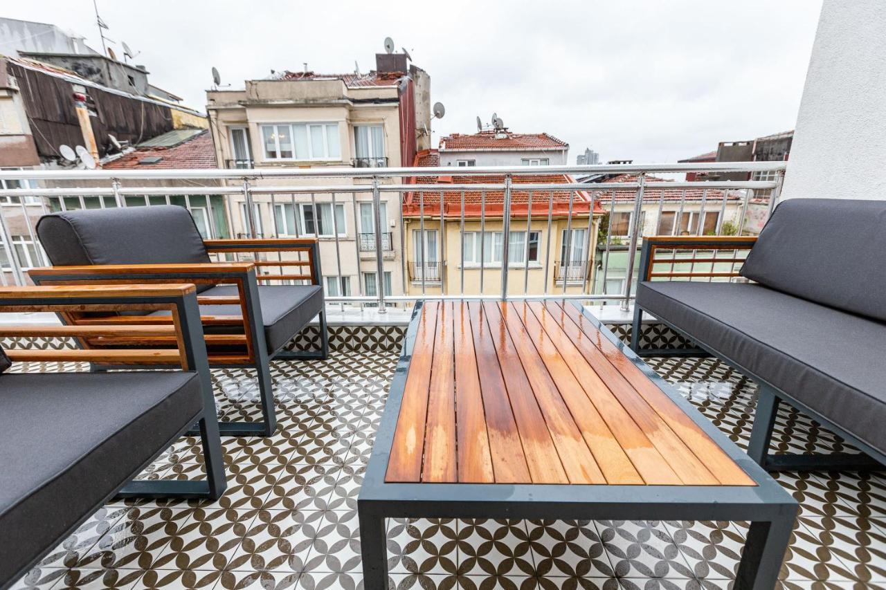 Daire Flat With Lovely Terrace Near Osmanbey Metro Station In Ferikoy, Sisli *