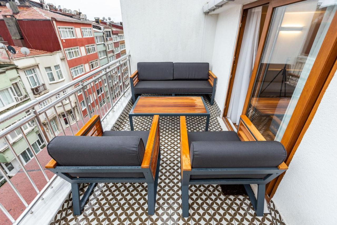 Daire Flat With Lovely Terrace Near Osmanbey Metro Station In Ferikoy, Sisli *