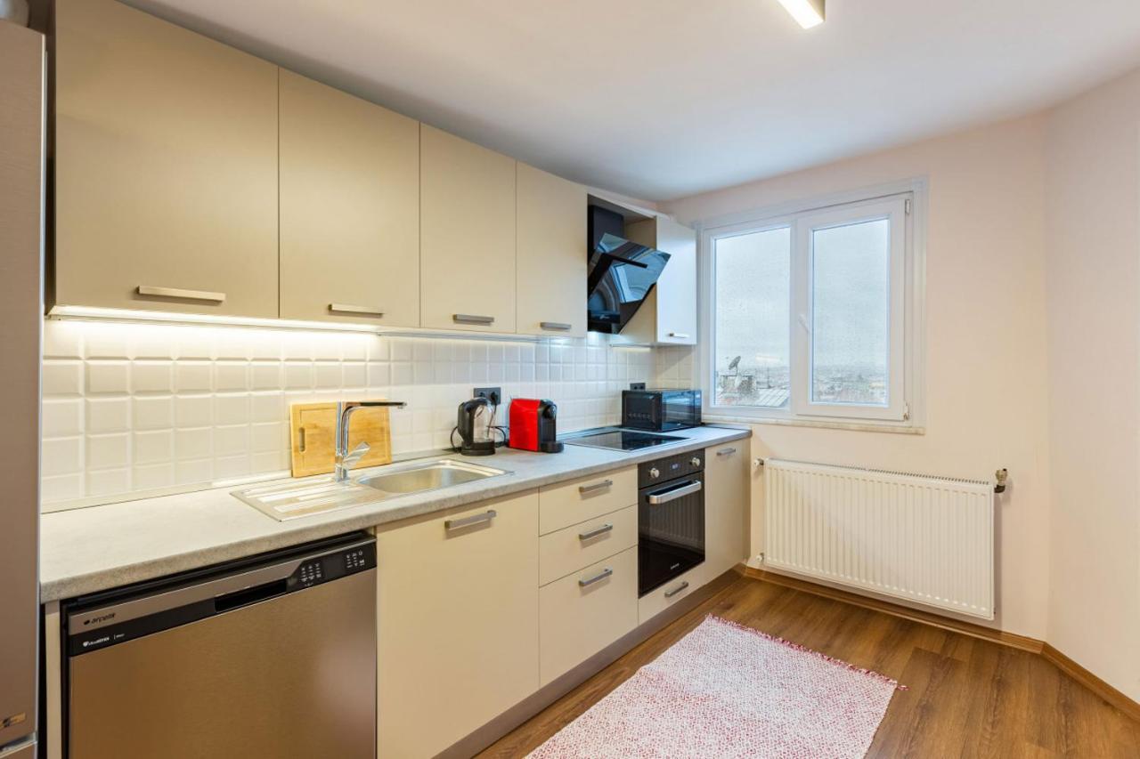 Daire Flat With Lovely Terrace Near Osmanbey Metro Station In Ferikoy, Sisli *