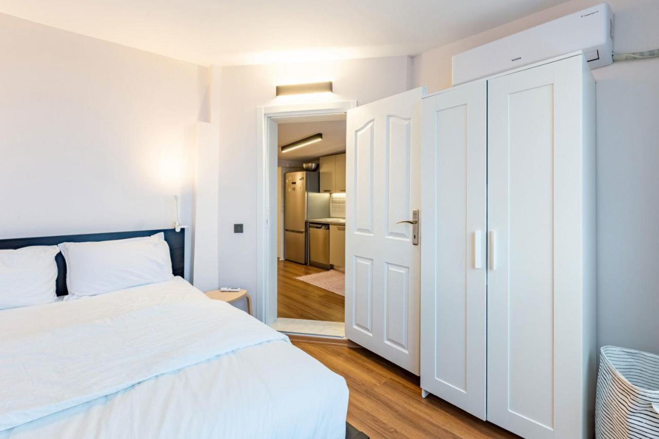 Daire Flat With Lovely Terrace Near Osmanbey Metro Station In Ferikoy, Sisli